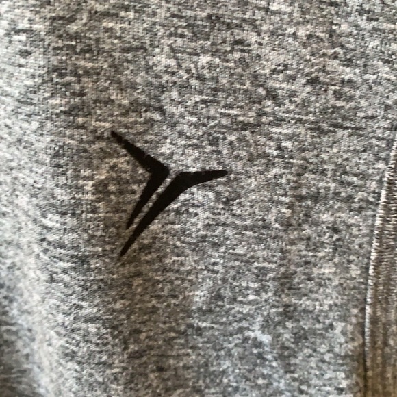 Old Navy Activewear Sleeveless Shirt - Picture 3 of 4